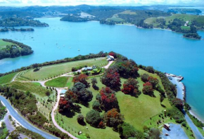 Waiheke Island Vineyard Holiday Houses